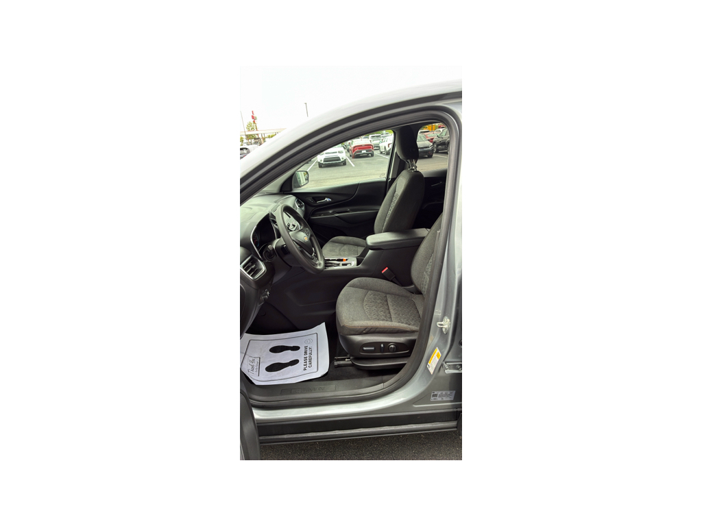 2023 Chevrolet Equinox LT Image 2 of 27