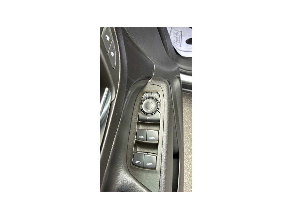 2023 Chevrolet Equinox LT Image 3 of 27