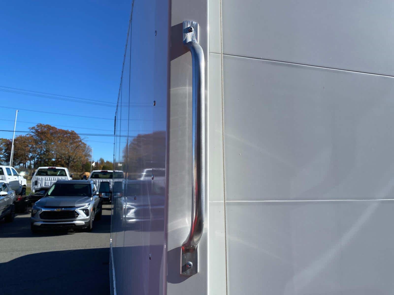 Vehicle image 33 of 50