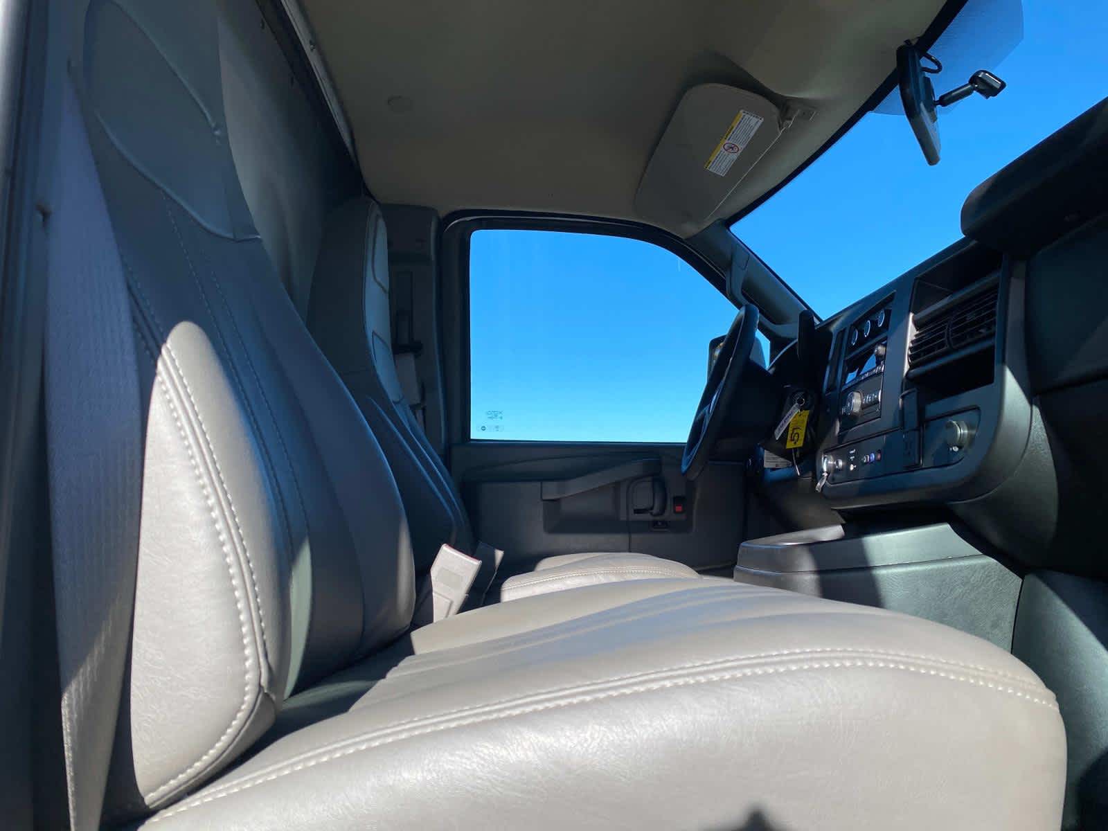 Vehicle image 36 of 50