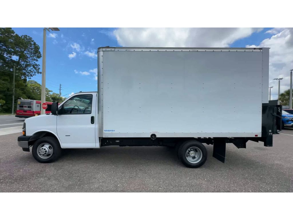 Vehicle image 7 of 15
