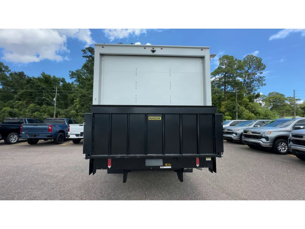 Vehicle image 9 of 15