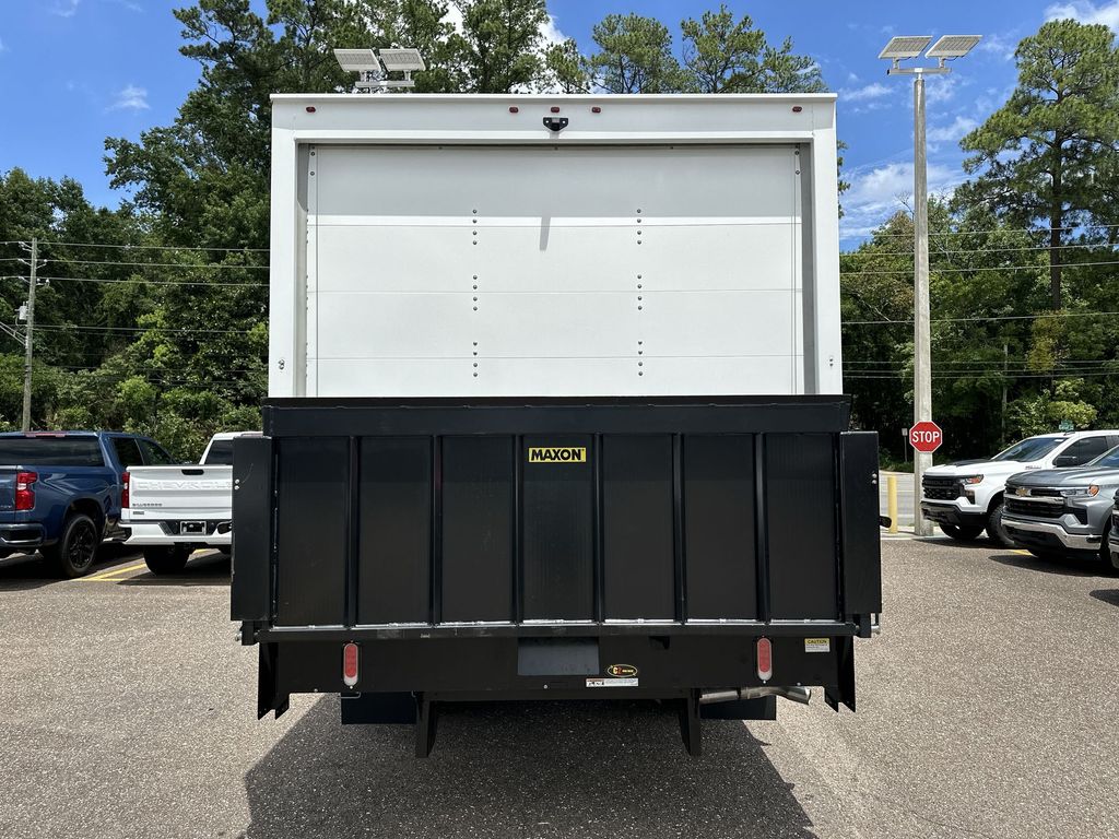 Vehicle image 14 of 15