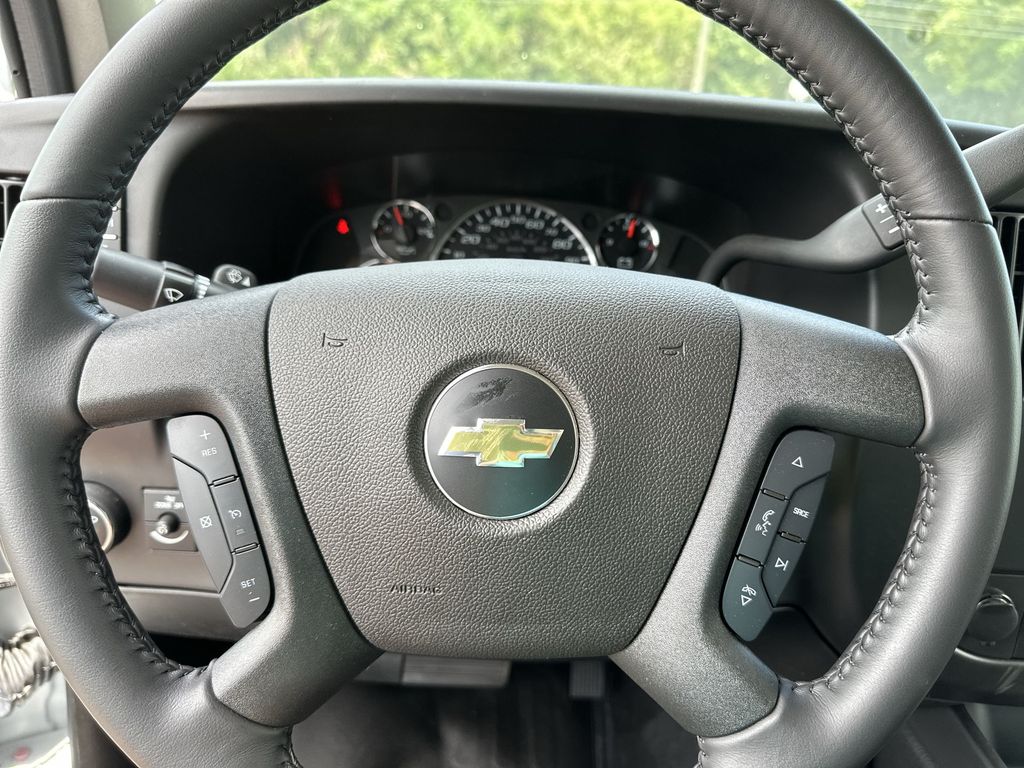 Vehicle image 12 of 15