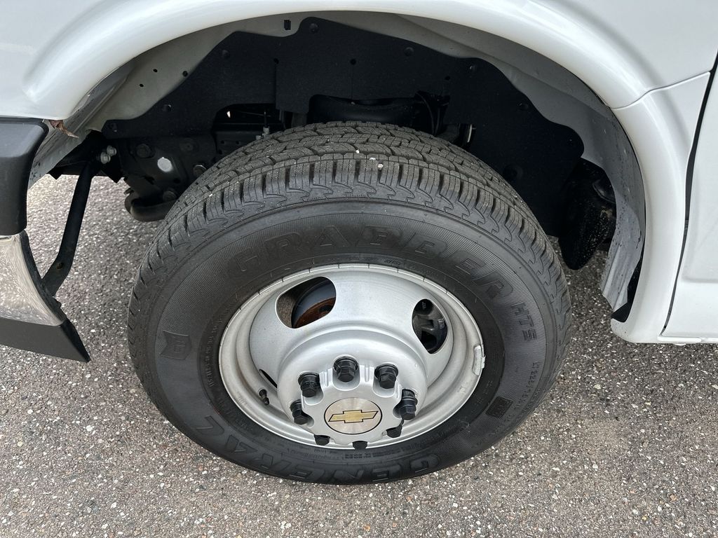 Vehicle image 10 of 15