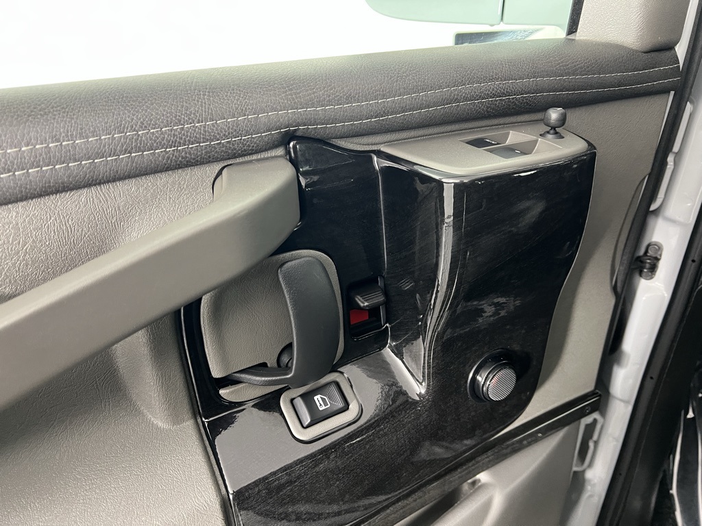 Vehicle image 34 of 46