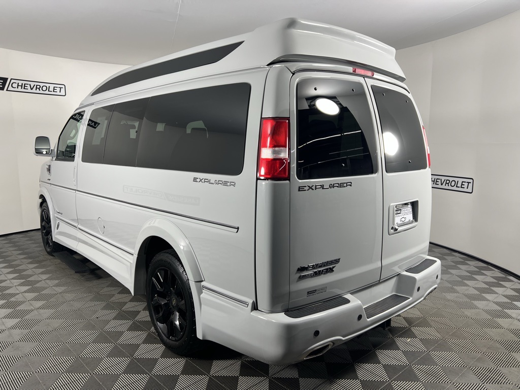 Vehicle image 7 of 46