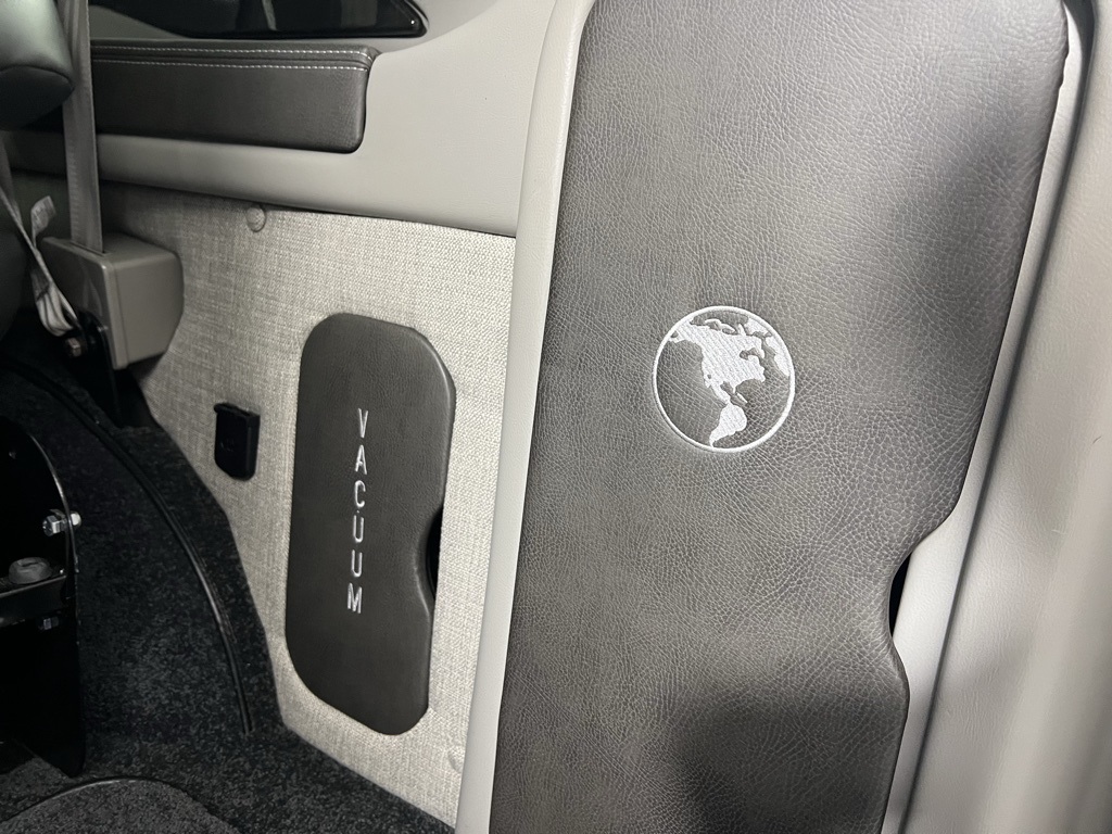 Vehicle image 28 of 46