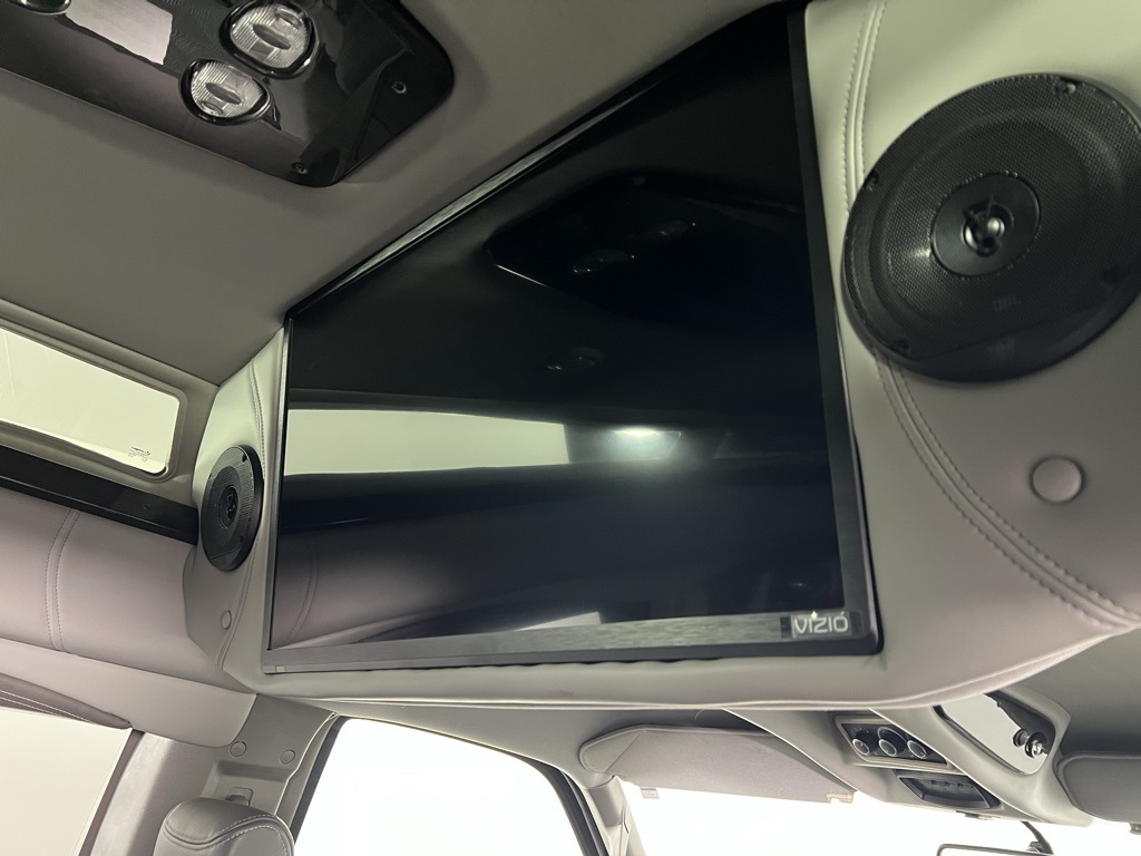 Vehicle image 17 of 46