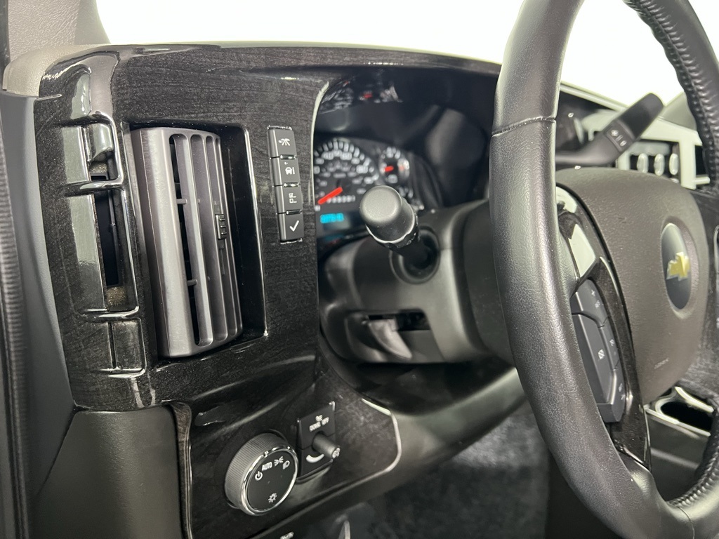 Vehicle image 40 of 46