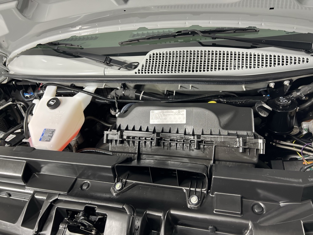 Vehicle image 33 of 46