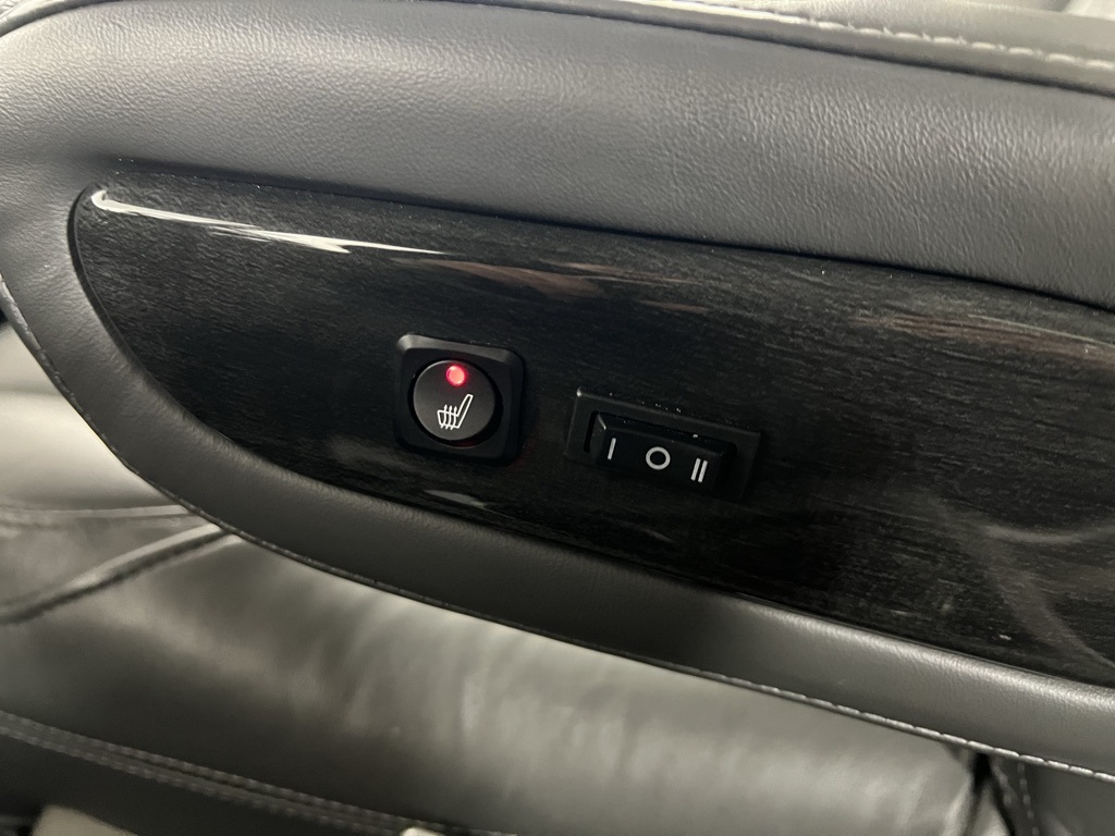 Vehicle image 37 of 46