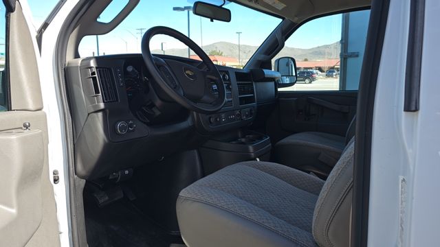 Vehicle image 18 of 26