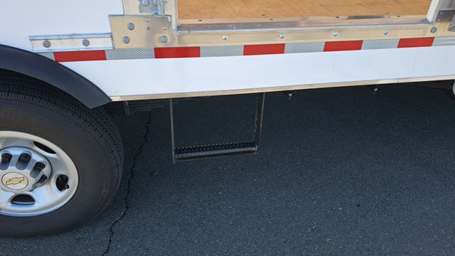Vehicle image 17 of 26