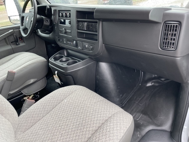 Vehicle image 16 of 19