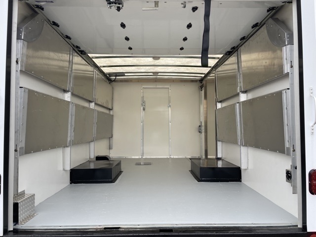 Vehicle image 5 of 19