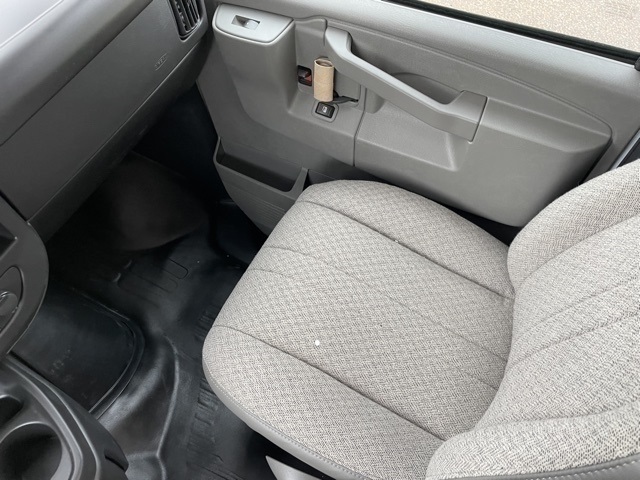 Vehicle image 15 of 19