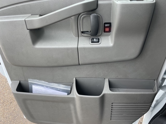 Vehicle image 12 of 19