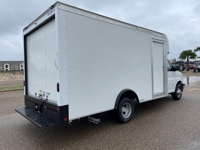 Vehicle image 10 of 19