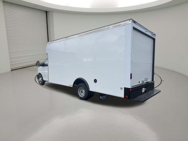 Vehicle image 7 of 17