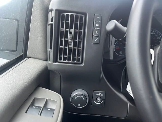 Vehicle image 6 of 17