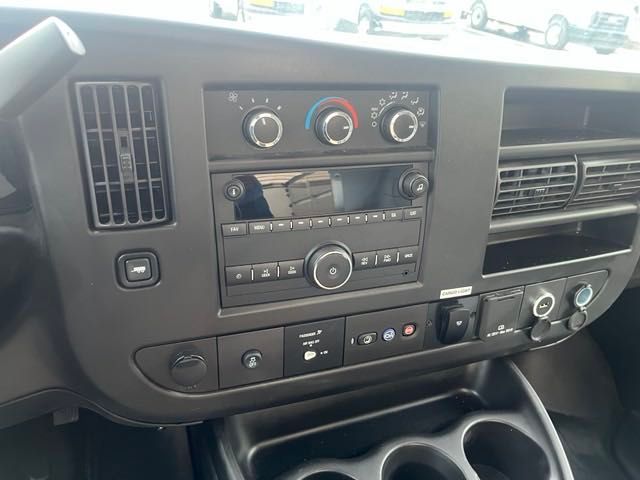 Vehicle image 4 of 17