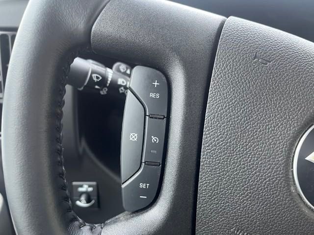 Vehicle image 9 of 17