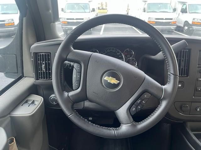 Vehicle image 15 of 17