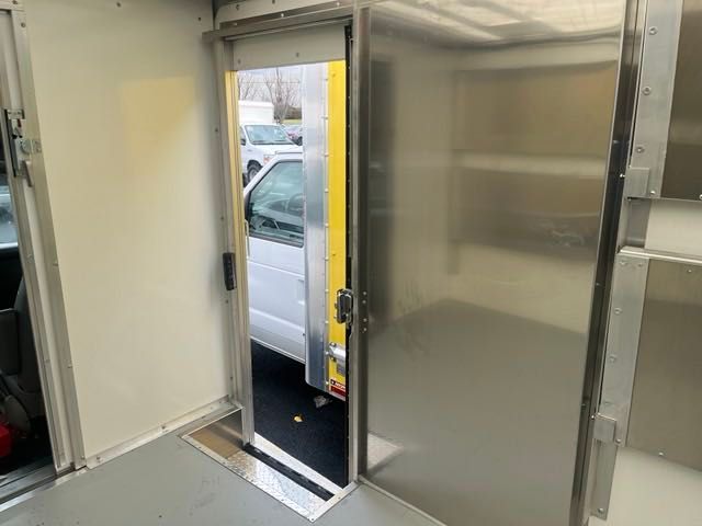 Vehicle image 17 of 17