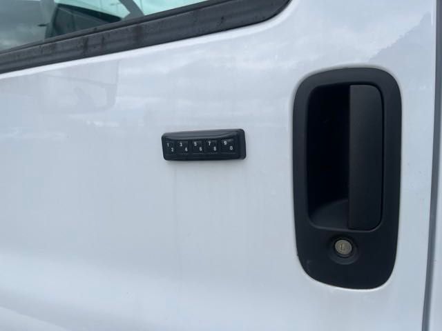 Vehicle image 13 of 17