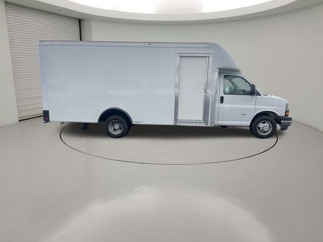 Vehicle image 11 of 17
