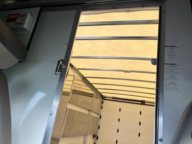 Vehicle image 19 of 21