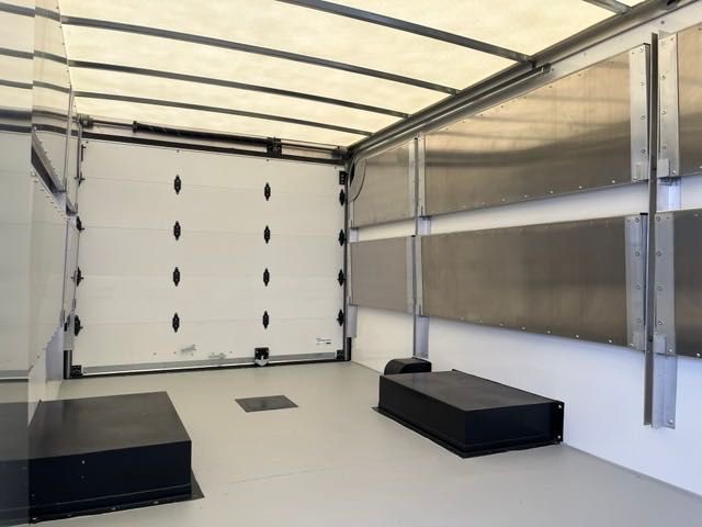 Vehicle image 17 of 21