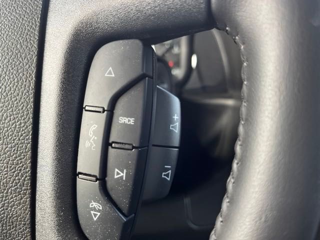 Vehicle image 11 of 21