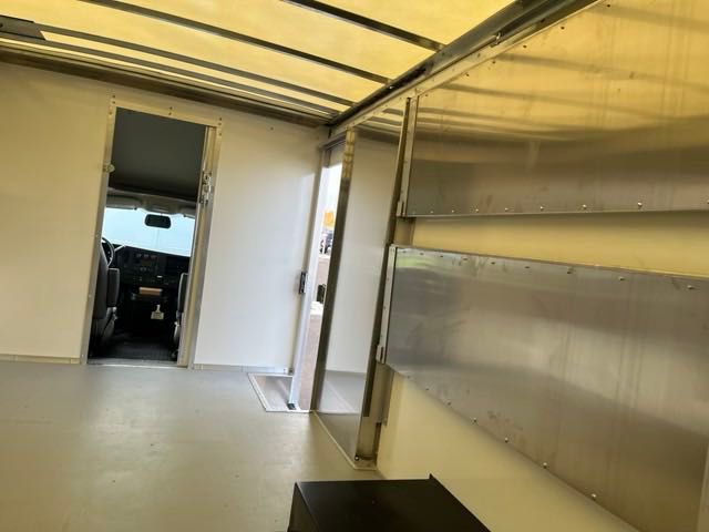 Vehicle image 9 of 21
