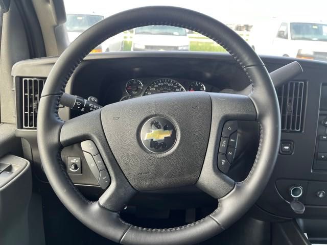 Vehicle image 6 of 21