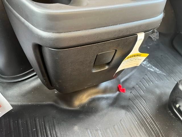 Vehicle image 14 of 21