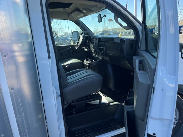 Vehicle image 10 of 30