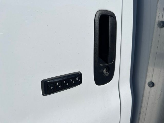 Vehicle image 27 of 30
