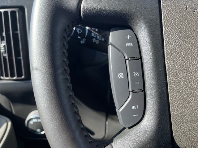 Vehicle image 25 of 30