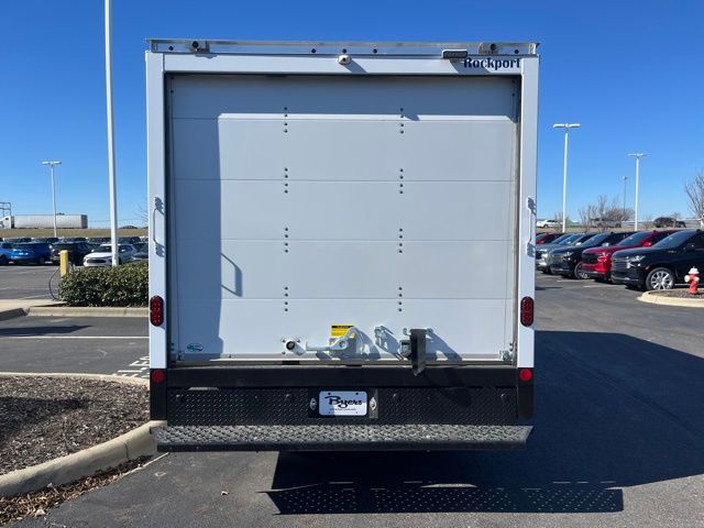 Vehicle image 8 of 30