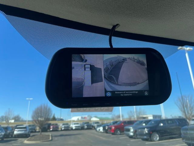 Vehicle image 28 of 30