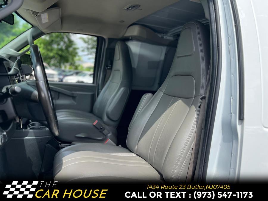 Vehicle image 16 of 27