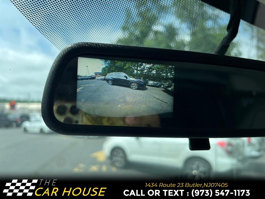 Vehicle image 21 of 27
