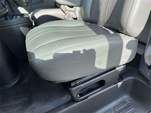2023 Chevrolet Express Base Image 9 of 32