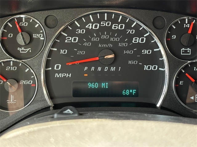 2023 Chevrolet Express Base Image 14 of 32