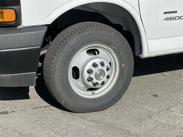 2023 Chevrolet Express Base Image 5 of 32