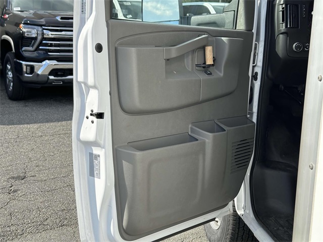 2023 Chevrolet Express Base Image 10 of 32