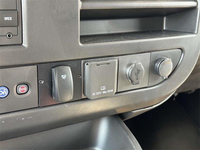 2023 Chevrolet Express Base Image 17 of 32