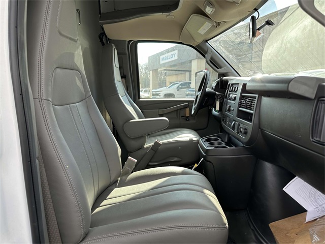 2023 Chevrolet Express Base Image 8 of 32